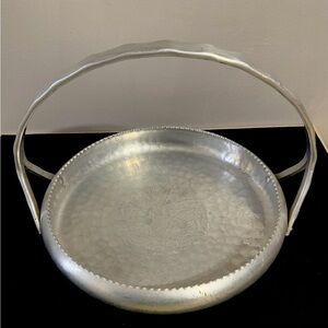 Vintage Cromwell Hand Wrought Aluminum Hammered Tray Basket w/ Handle